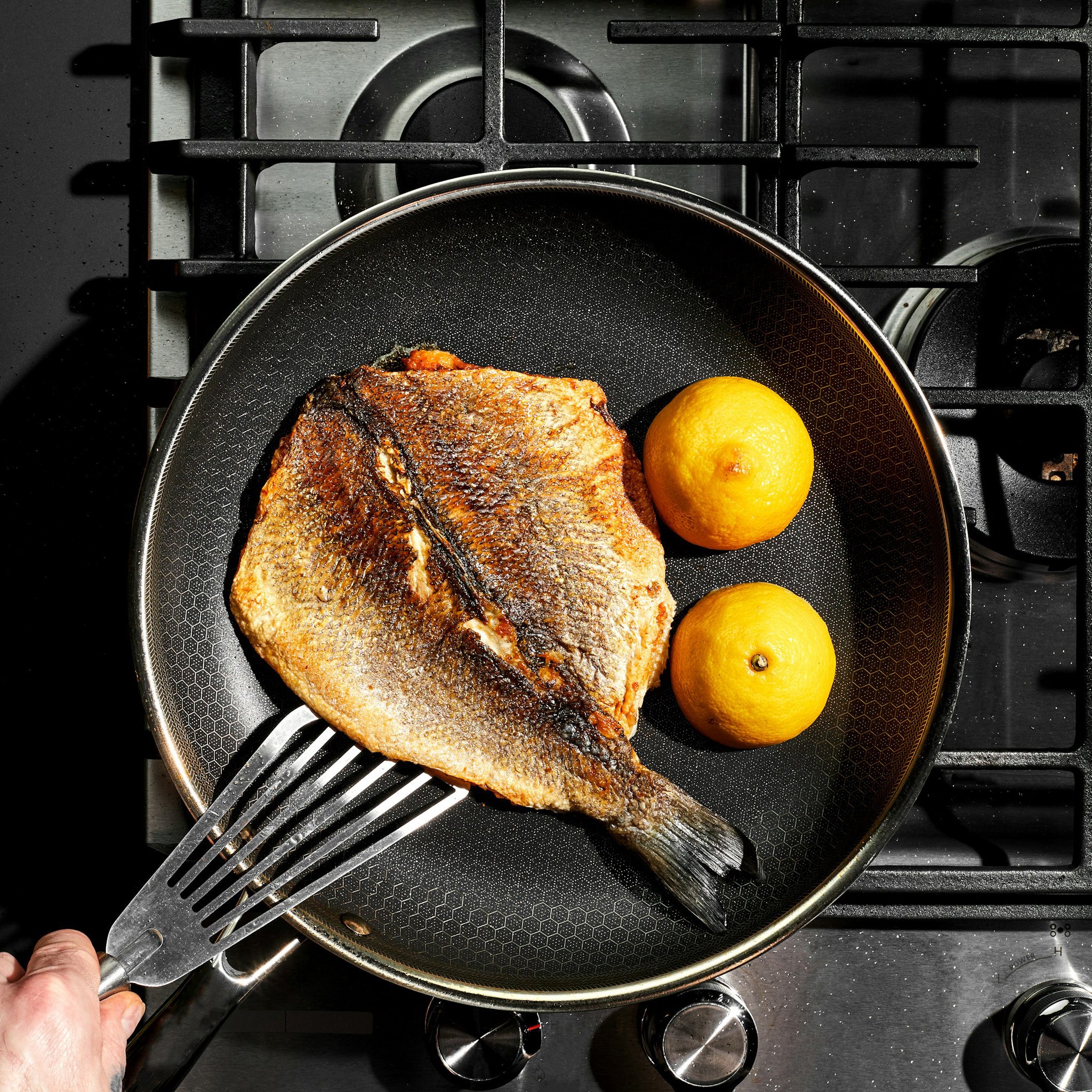 30 cm HexClad Hybrid Pan with Lid - Image 6