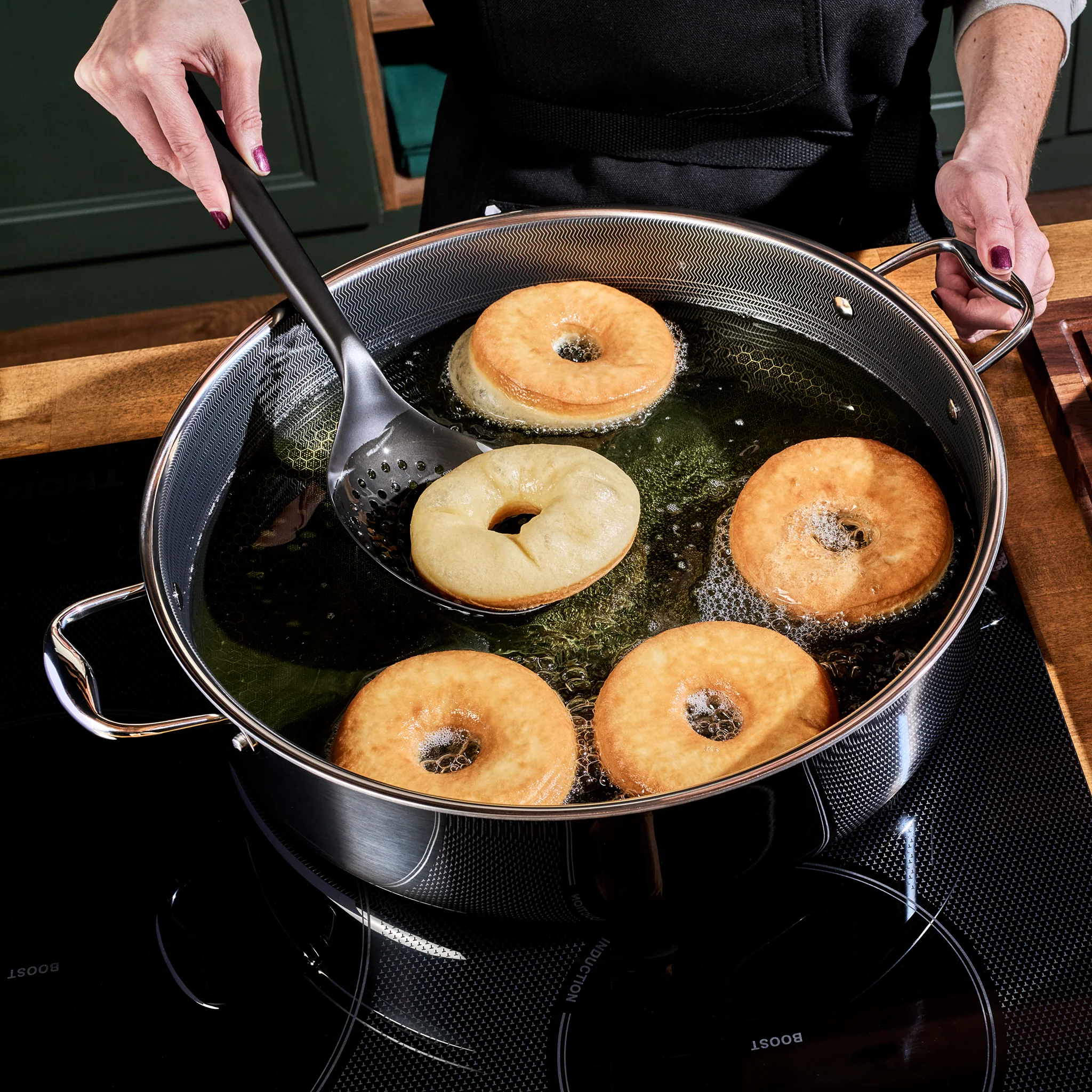 Hybrid Deep Sauté Pan with Lid, 9.5 Litre - Image 5
